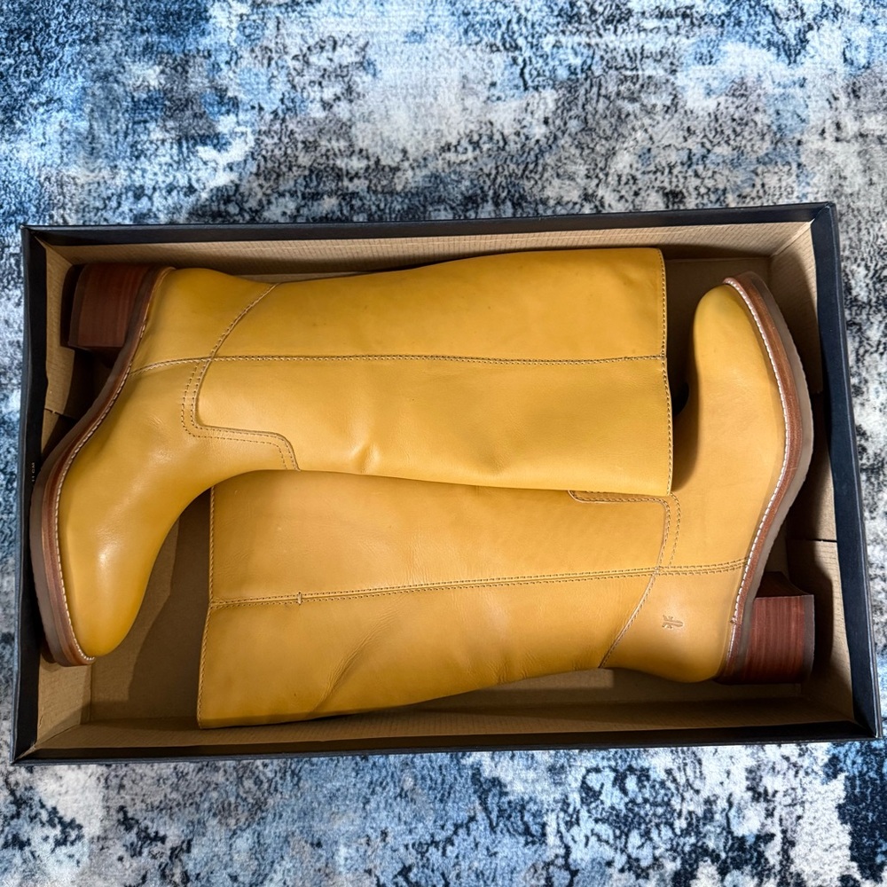Frye Banana Camryn Pull On Tall Boots- New in Box Size 8